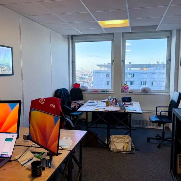 Bureau privé 17 m² 4 postes Coworking Boulevard Victor Hugo Clichy 92110 - photo 1