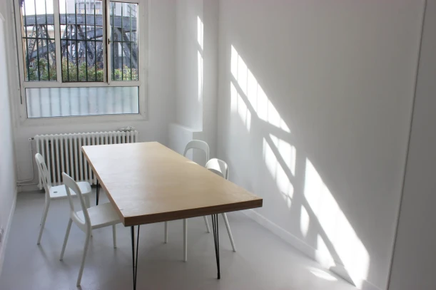 Open Space - 75010 - 3 postes - 320€