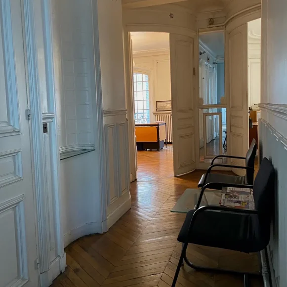Bureau privé 12 m² 2 postes Location bureau Rue du Colisée Paris 75008 - photo 3