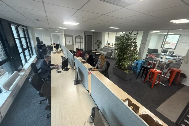 Open Space - 92100 - 8 postes - 250€