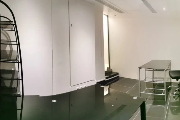 Bureau privé - 75008 - 2 postes - 985€