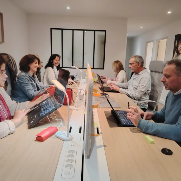 Bureau privé 6 m² 1 poste Coworking Rue des Chênes Avon 77210 - photo 5