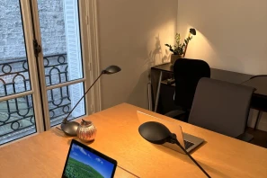 Bureau privé - 75019 - 3 postes - 820€