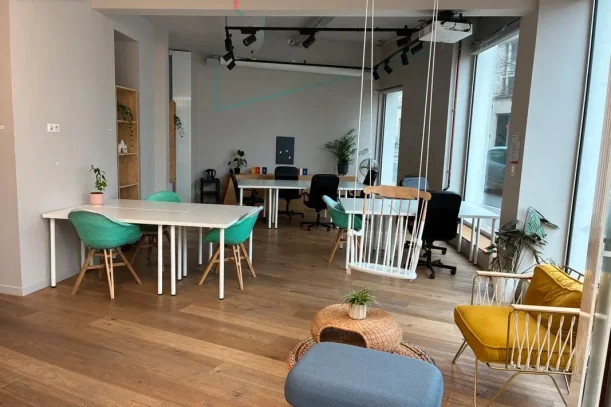 Open Space - 44000 - 10 postes - 250€
