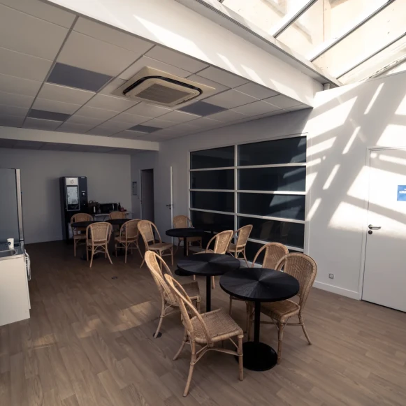 Bureau privé 20 m² 4 postes Location bureau Rue de Constantine Le Mans 72000 - photo 8