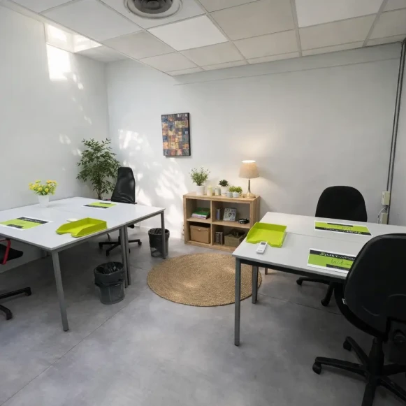 Bureau privé 15 m² 4 postes Coworking Rue Rabelais Montreuil 93100 - photo 1