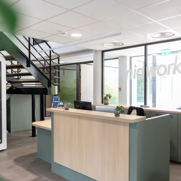 Bureau privé 135 m² 15 postes Coworking Rue Cassiopée Chavanod 74650 - photo 3