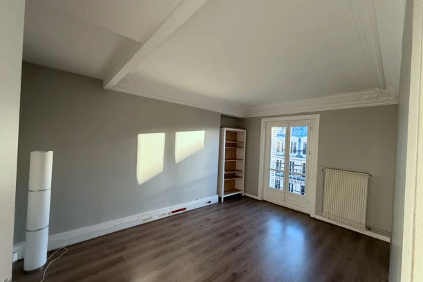 Bureau privé - 75003 - 4 postes - 1400€