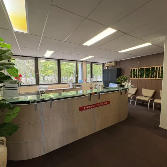 Bureau privé 12 m² 1 poste Coworking Rue Robert Caumont Bordeaux 33300 - photo 3