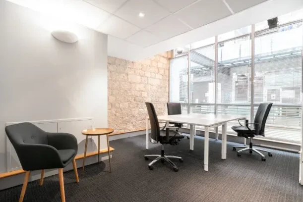 Bureau privé - 13002 - 20 postes - 9490€