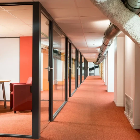 Bureau privé 25 m² 5 postes Location bureau Rue du Chemin Vert Paris 75011 - photo 3