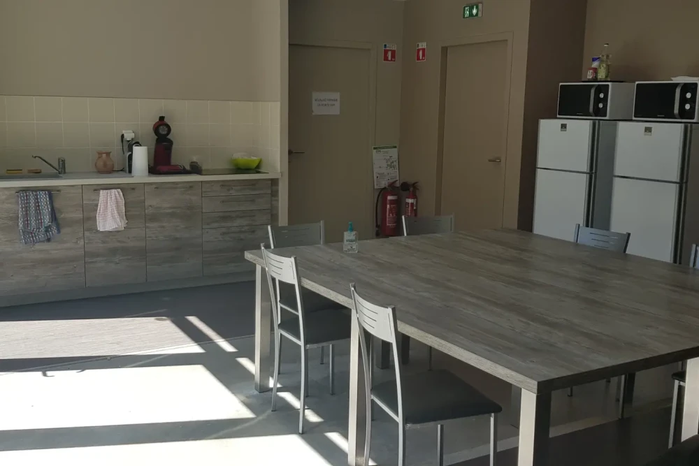 Espace indépendant - 01480 - 8 postes - 995€