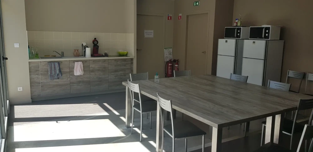 Espace indépendant - 01480 - 8 postes - 995€