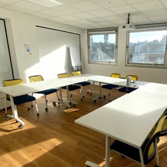 Open Space  6 postes Location bureau Place Pierre Mendès France Lille 59800 - photo 5