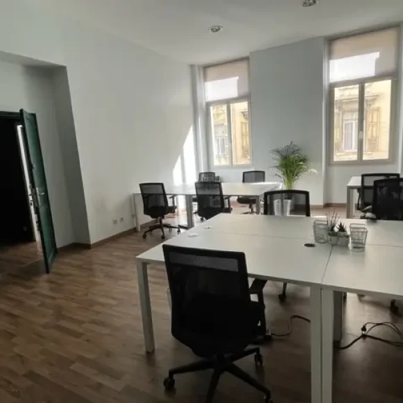 Bureau privé 50 m² 6 postes Coworking Rue Bailli de Suffren Marseille 13001 - photo 2