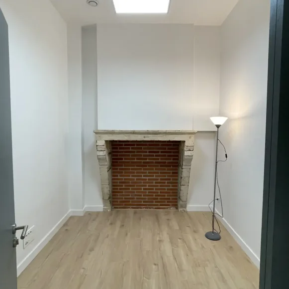 Bureau privé 8 m² 2 postes Location bureau Rue Mably Bordeaux 33000 - photo 2