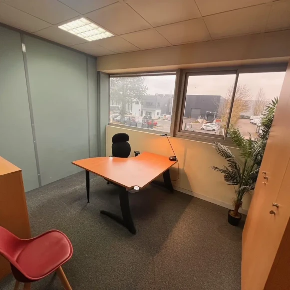 Bureau privé 13 m² 1 poste Location bureau Avenue d'Amazonie Les Ulis 91940 - photo 2