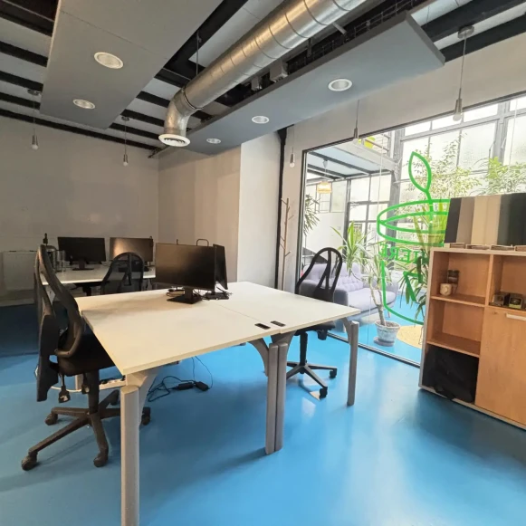 Bureau privé 25 m² 5 postes Location bureau Rue du Chemin Vert Paris 75011 - photo 1