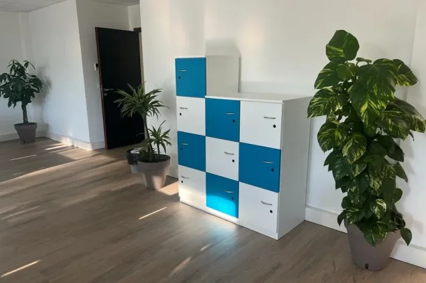 Open Space - 13290 - 6 postes - 250€