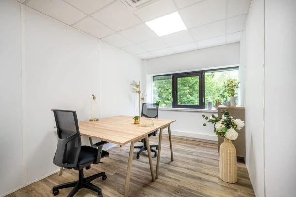 Bureau privé - 44300 - 2 postes - 701€