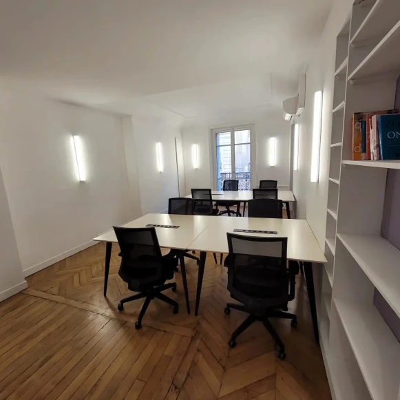 Bureau privé 24 m² 8 postes Coworking Rue de Mogador Paris 75009 - photo 1