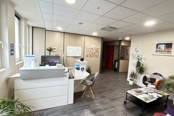 Bureau privé - 69007 - 4 postes - 700€