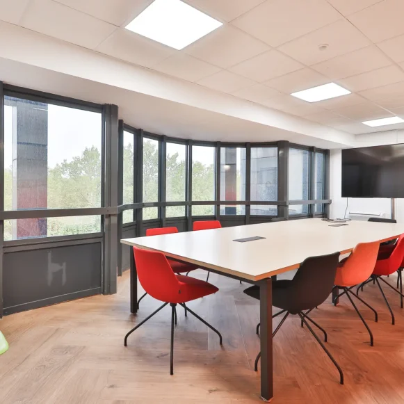 Bureau privé 45 m² 8 postes Location bureau Quai Gallieni Suresnes 92150 - photo 4
