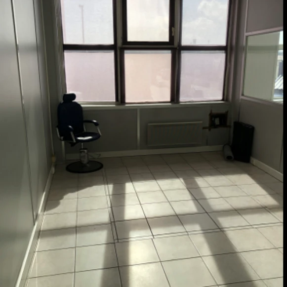 Bureau privé 5 m² 1 poste Location bureau Rue des Entrepreneurs Carrières-sur-Seine 78420 - photo 11