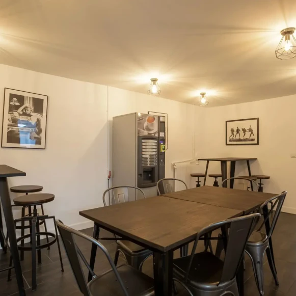 Bureau privé 12 m² 2 postes Coworking Rue Rabelais Montreuil 93100 - photo 8