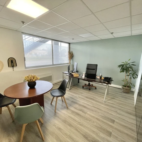 Bureau privé 19 m² 2 postes Coworking Rue Victor Baltard à Tourcoing Tourcoing 59200 - photo 3