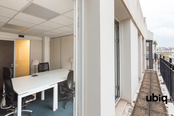 Bureau privé - 75010 - 3 postes - 2100€