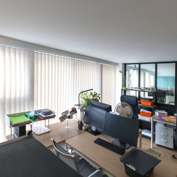 Bureau privé 14 m² 4 postes Coworking Rue Henri Chevreau Paris 75020 - photo 9