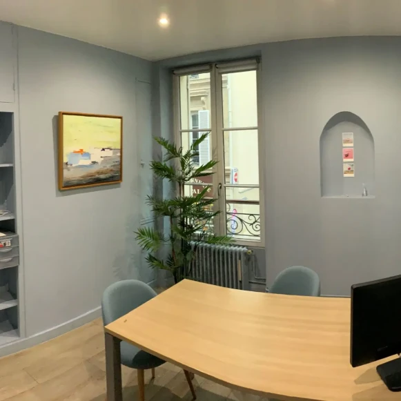 Bureau privé 11 m² 2 postes Location bureau Rue de Surène Paris 75008 - photo 1