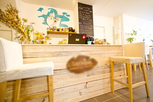 Open Space - 83000 - 5 postes - 190€