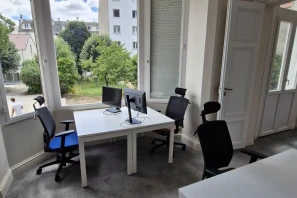 Open Space - 37000 - 4 postes - 260€