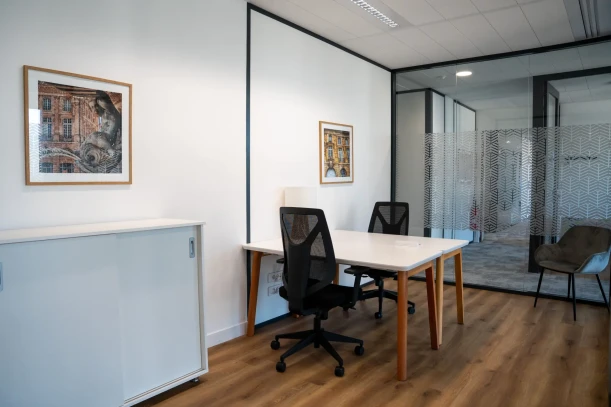 Bureau privé - 33800 - 1 poste - 708€
