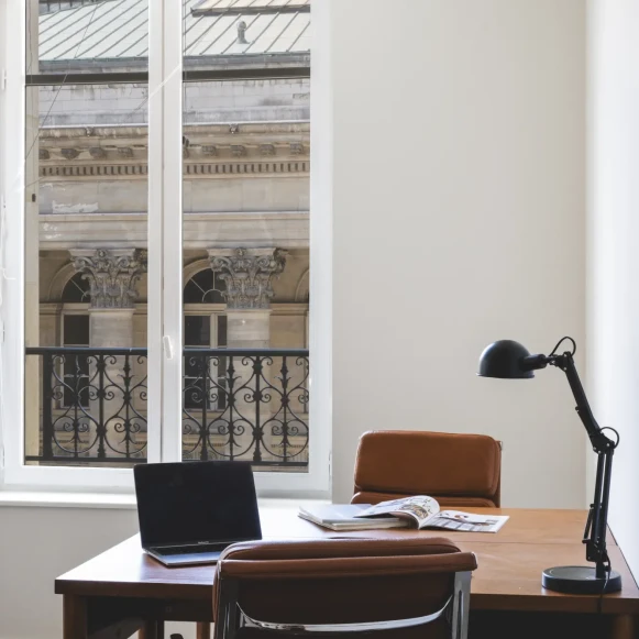 Bureau privé 9 m² 3 postes Coworking Rue Notre Dame des Victoires Paris 75002 - photo 1