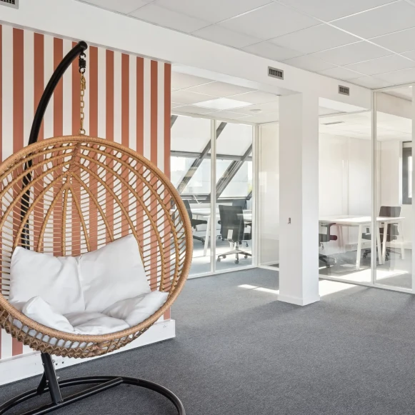 Bureau privé 24 m² 5 postes Coworking Avenue Victor Hugo Rueil-Malmaison 92500 - photo 8