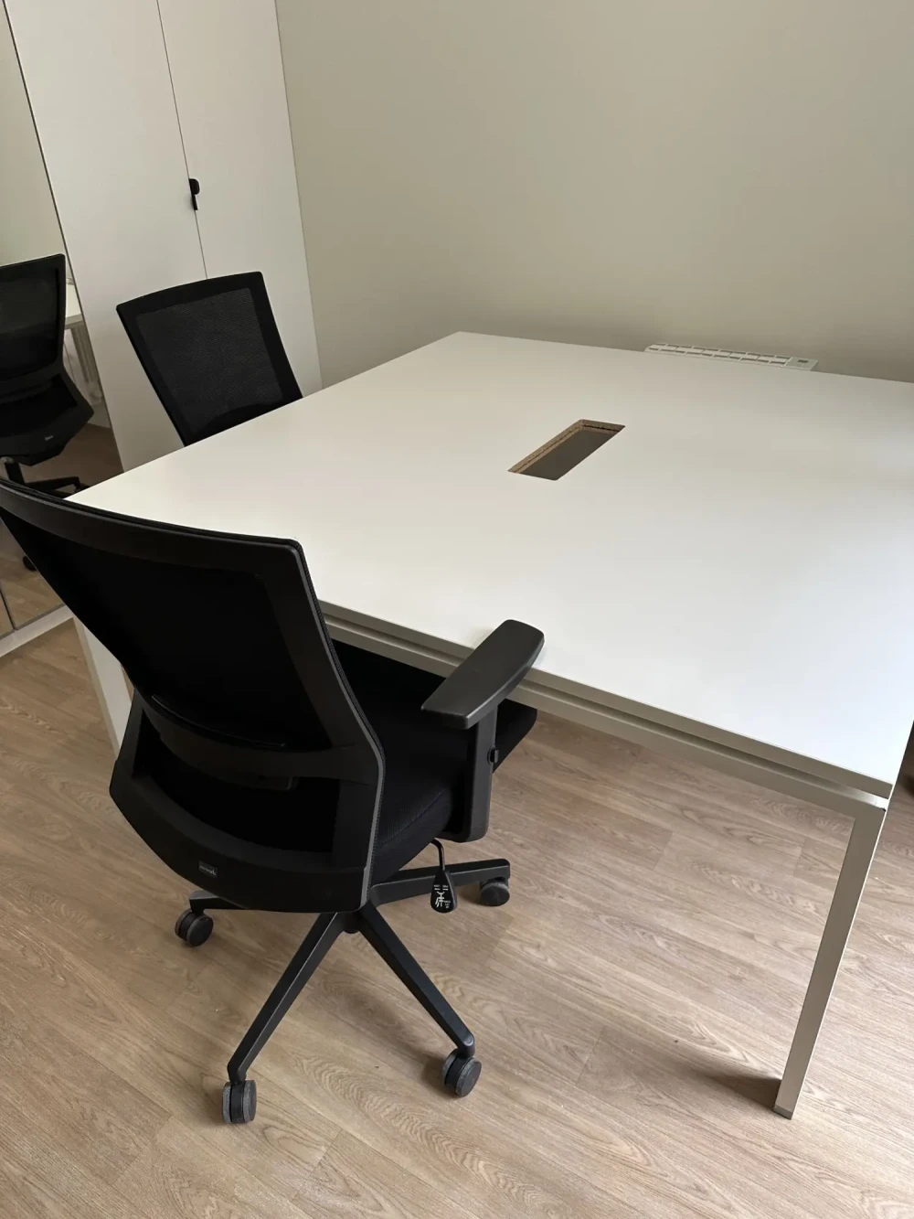 Bureau privé - 75006 - 3 postes - 1250€