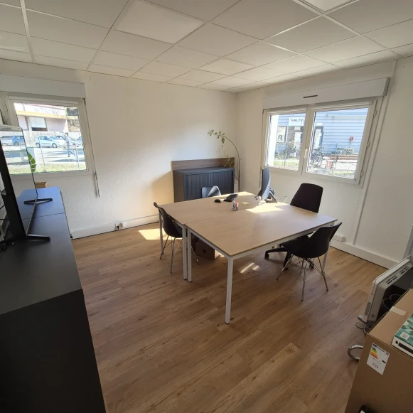 Espace indépendant 56 m² 6 postes Location bureau Route de Vovray Annecy 74000 - photo 1