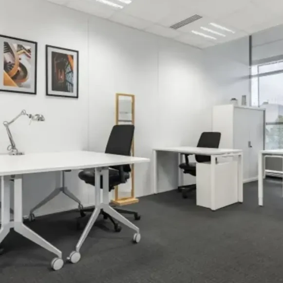 Bureau privé 20 m² 5 postes Coworking Place du Cornillon Saint-Denis 93200 - photo 1