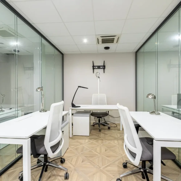 Bureau privé 10 m² 3 postes Coworking Rue Delambre Paris 75014 - photo 4