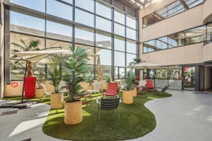 Bureau privé - 06560 - 3 postes - 817€