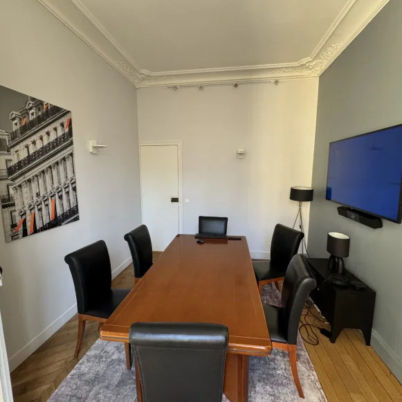 Bureau privé 60 m² 16 postes Location bureau Rue de l'Arcade Paris 75008 - photo 1