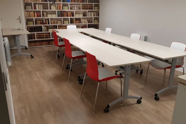 Espace indépendant - 69600 - 12 postes - 700€