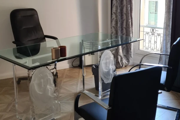 Bureau privé - 06400 - 2 postes - 1100€