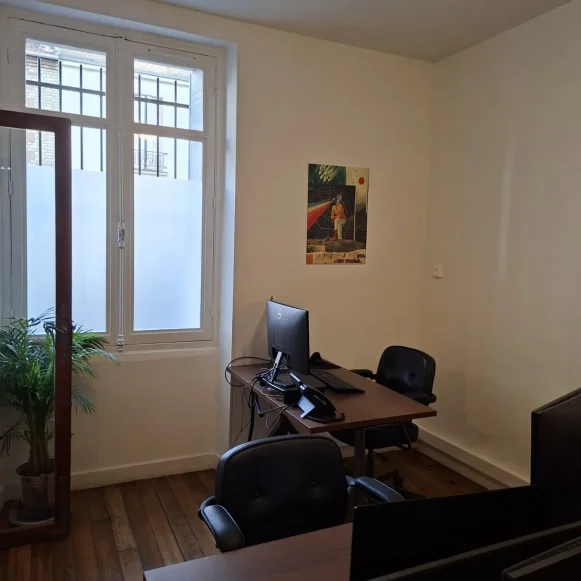 Espace indépendant 80 m² 8 postes Location bureau Rue Jonquoy Paris 75014 - photo 4