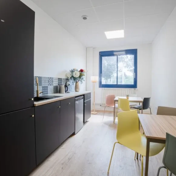 Bureau privé 25 m² 5 postes Location bureau Rue Salvador Allende Poitiers 86000 - photo 2