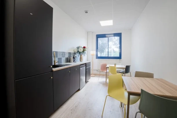 Bureau privé - 86000 - 5 postes - 811€