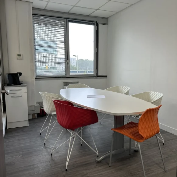 Bureau privé 99 m² 12 postes Location bureau Boulevard des Bouvets Nanterre 92000 - photo 11